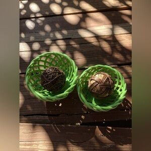 Set of 2 porcelain/ ceramic bowls